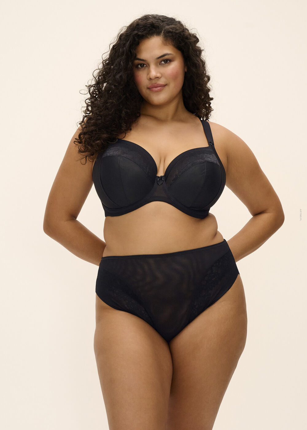 Elomi Nerina Stretch Plunge Bra Black biustonosz z elastyczną koronką dopasowującą się do biustu